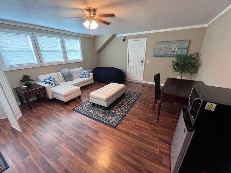 Skinny Big House In Jefferson City Zewnętrze zdjęcie