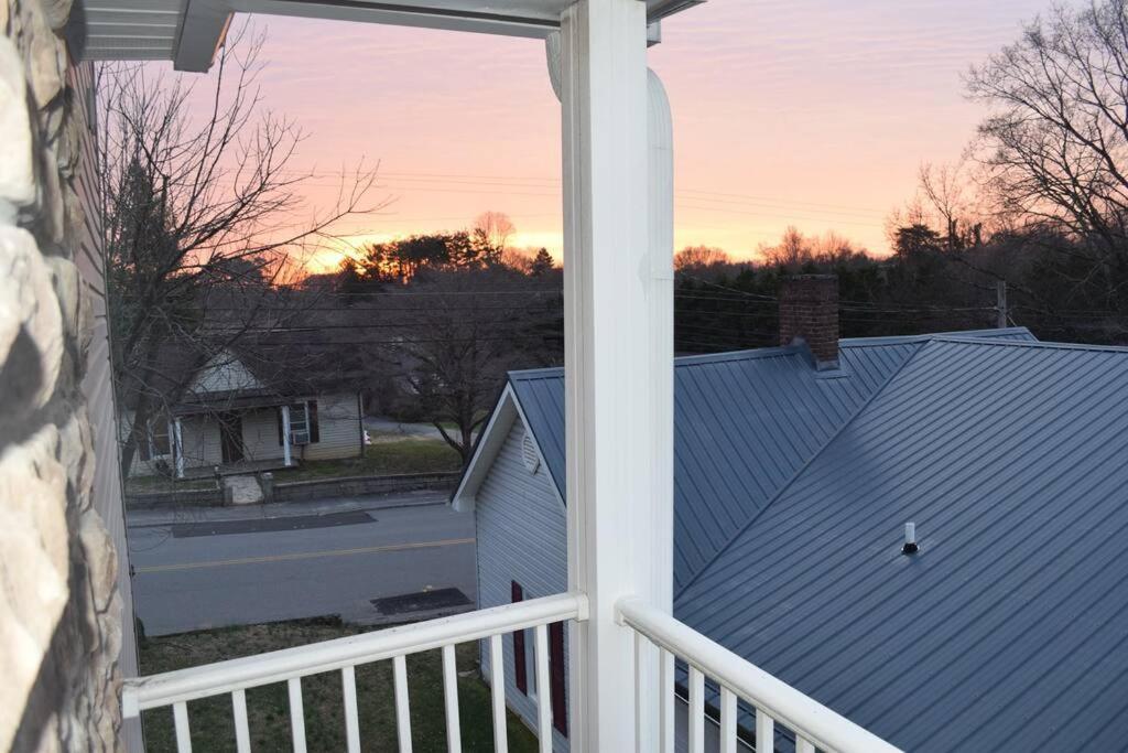 Skinny Big House In Jefferson City Zewnętrze zdjęcie